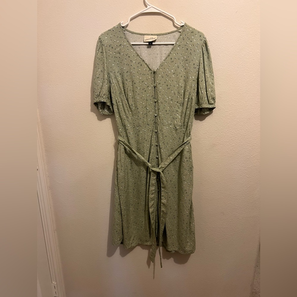 Universal Thread size small color mint green